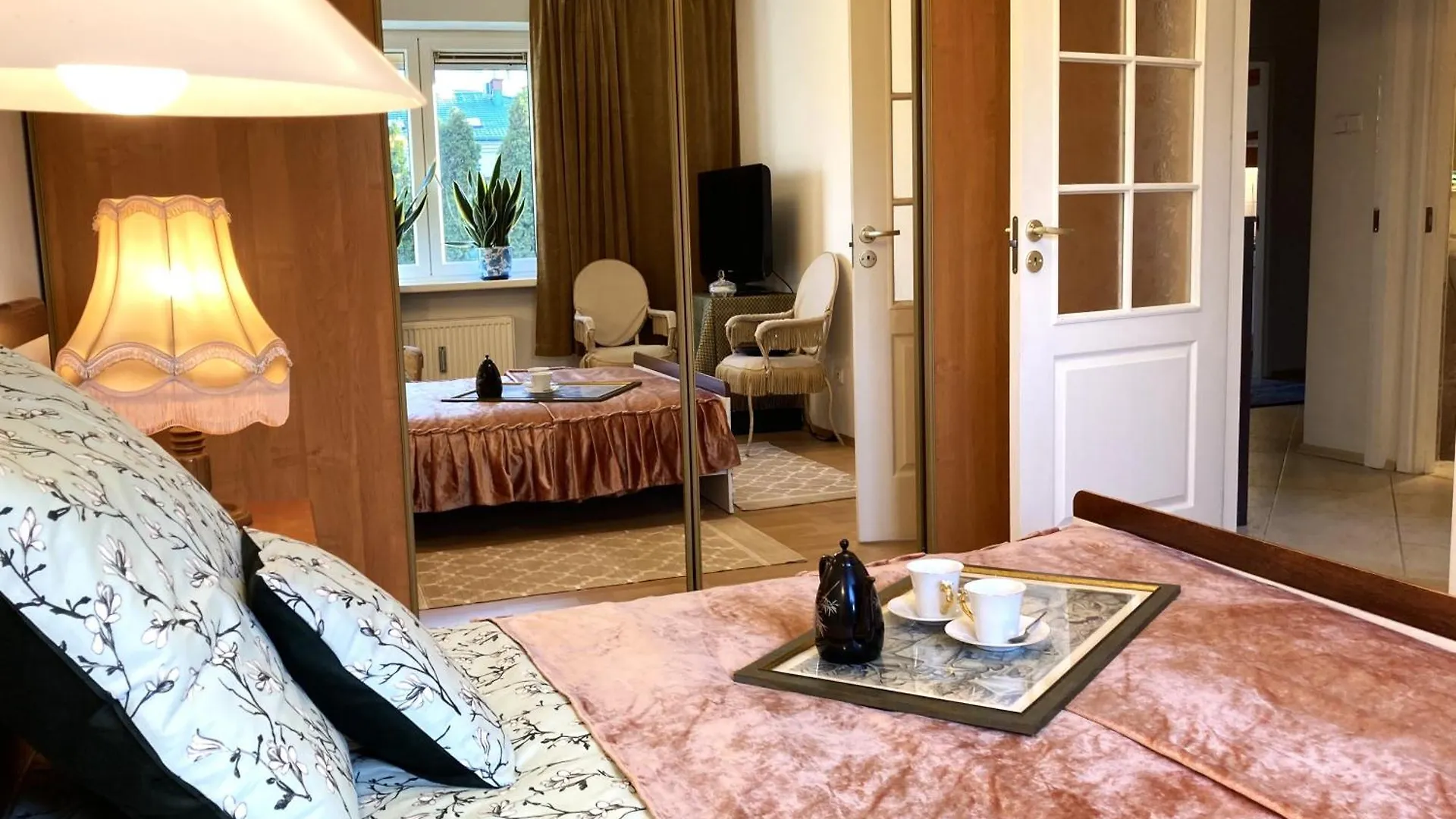 Apartament 2 Sypialnie, 2 Lazienki, Taras, contacts